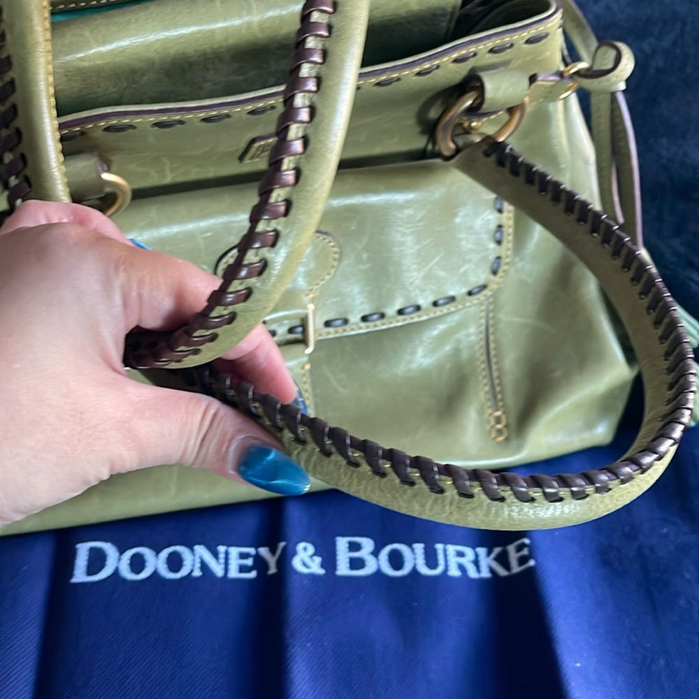 VIDEO- Unique Dooney & Bourke Medium Pocket Tassel Bag - Picture 6 of 8